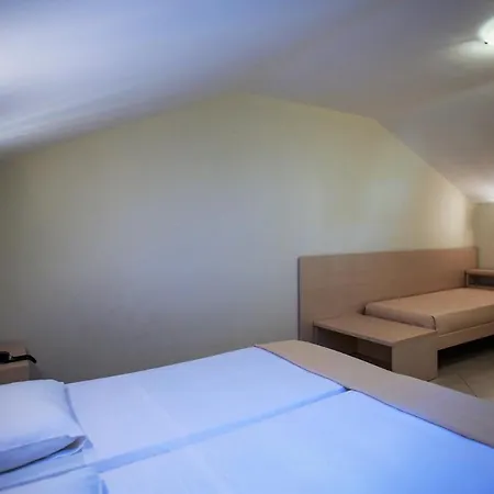 Makris Yialos Apartahotel *