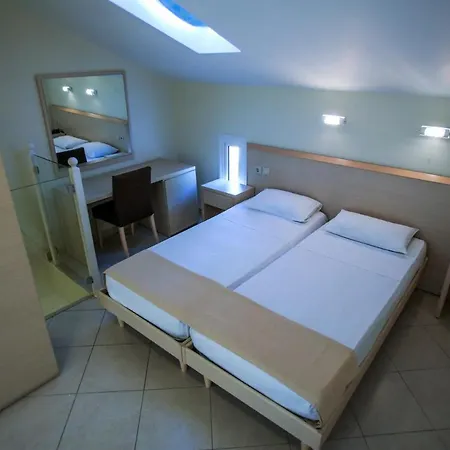 Makris Yialos Apartahotel *