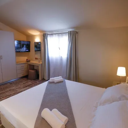 Apartahotel Makris Yialos *